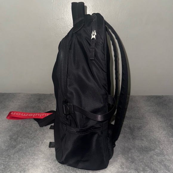 LULULEMON NEW CREW BACKPACK 22L *LOGO + ACCESSORIES - Picture 4 of 8